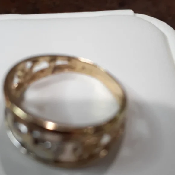 14 K Yellow Gold Open Band with White Gold Elephant - Picture 3 of 4